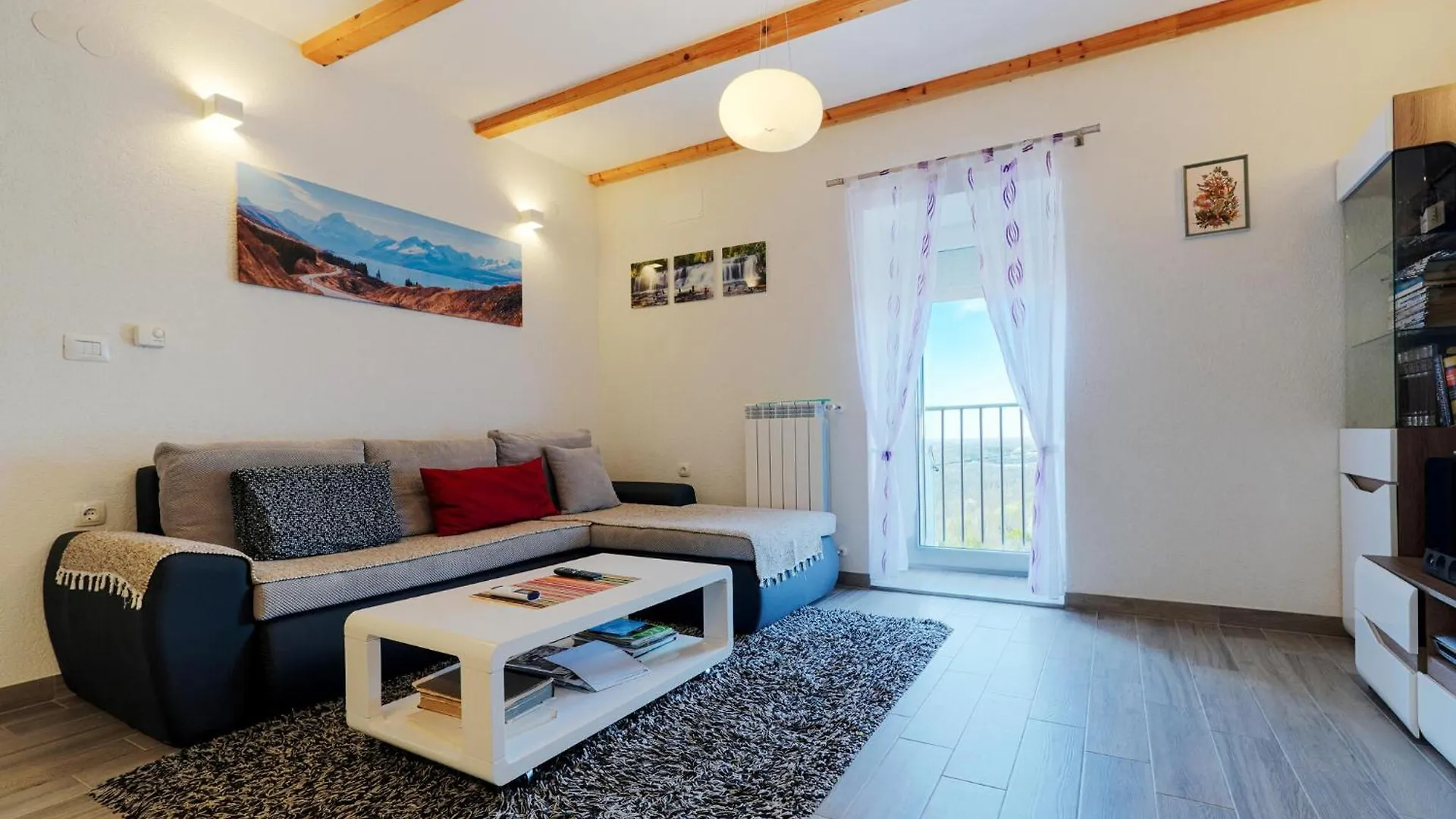 2 Bedroom Stunning Home In 카스타브