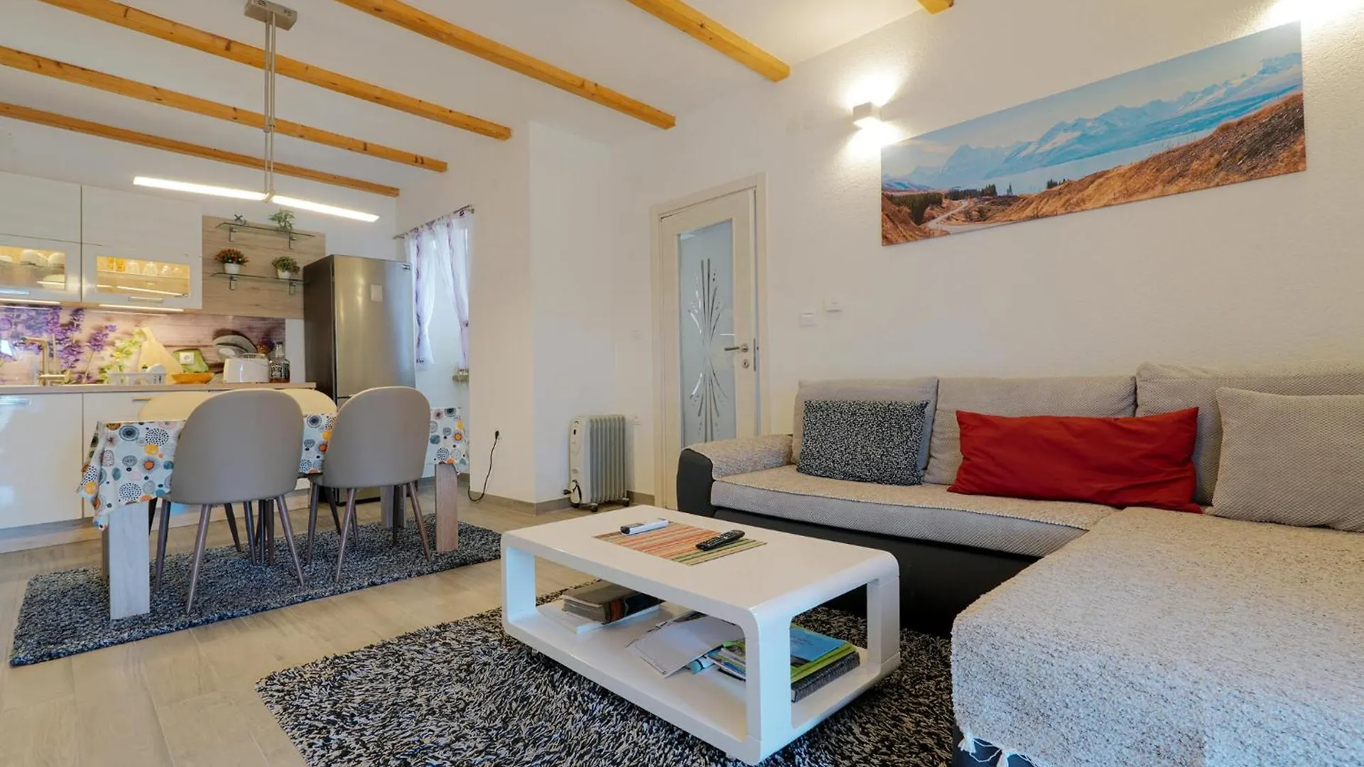 2 Bedroom Stunning Home In 카스타브 0*,  크로아티아