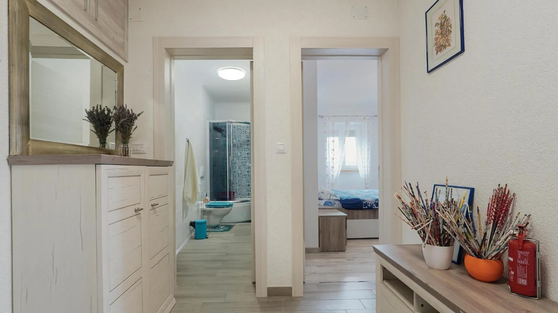2 Bedroom Stunning Home In 카스타브 0*,
